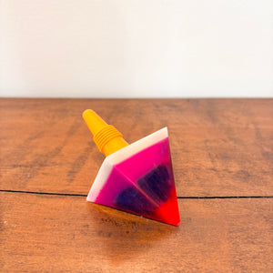 Resin at the Disco Wine Stopper - Pyramid