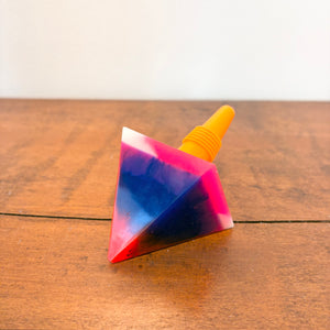 Resin at the Disco Wine Stopper - Pyramid