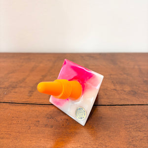 Resin at the Disco Wine Stopper - Pyramid