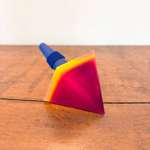 Resin at the Disco Wine Stopper - Pyramid