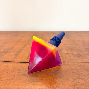 Resin at the Disco Wine Stopper - Pyramid