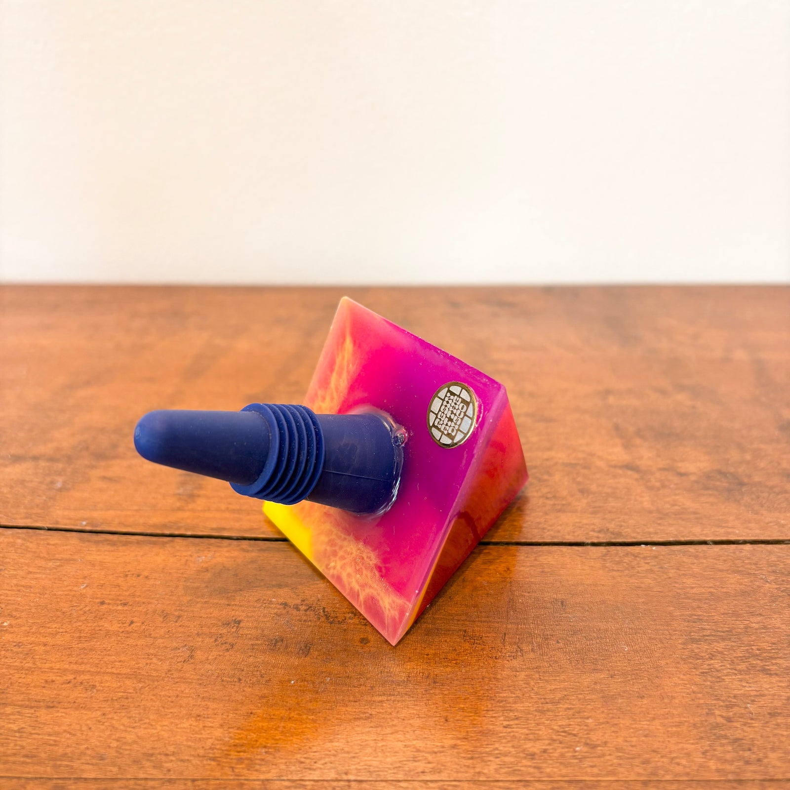 Resin at the Disco Wine Stopper - Pyramid